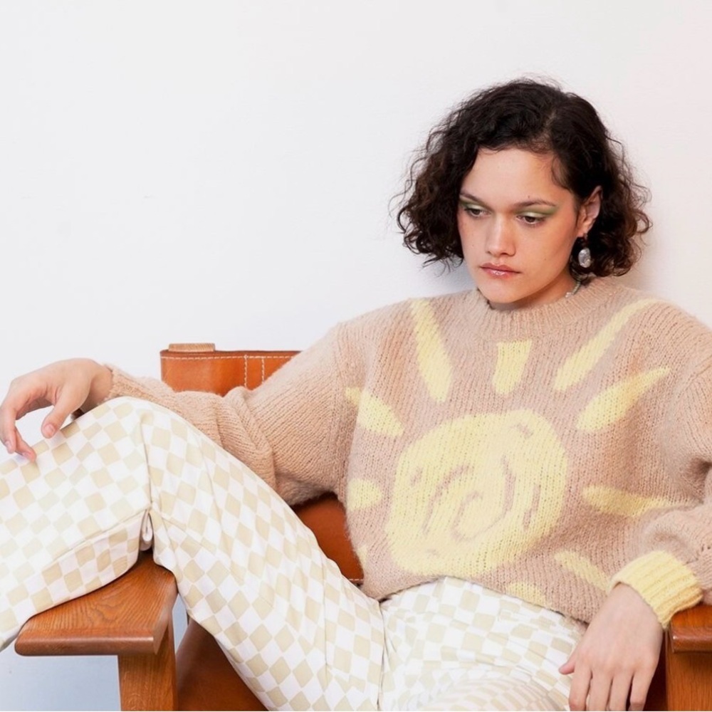 Cozy Sun Motif Crewneck Sweater - Beige & Yellow